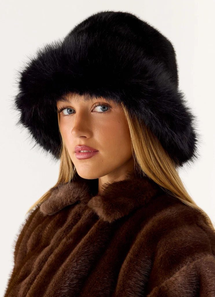 Chapeau en fausse fourrure December Bliss - Noir