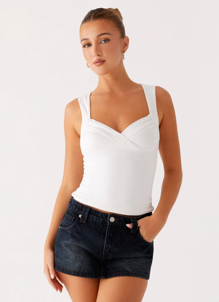 Mini-short en denim Tropics à taille basse - Bleu foncé lavé