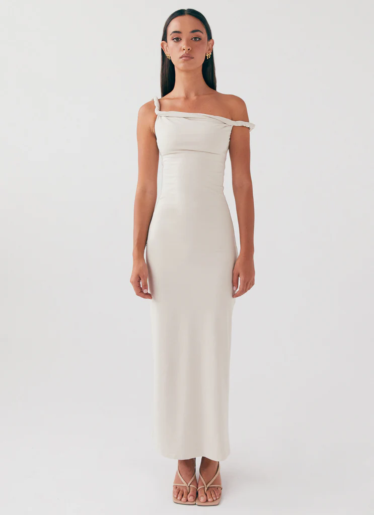 Robe maxi à épaules croisées Arabella – Beige Robe maxi à épaules croisées Arabella - Beige