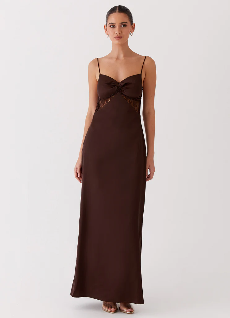 Robe maxi en satin à dentelle Dream Sight - Chocolat