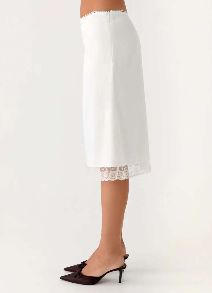 Jupe Midi Satin Rina Taille Basse – Blanc Jupe Midi Satin Rina Taille Basse - Blanc