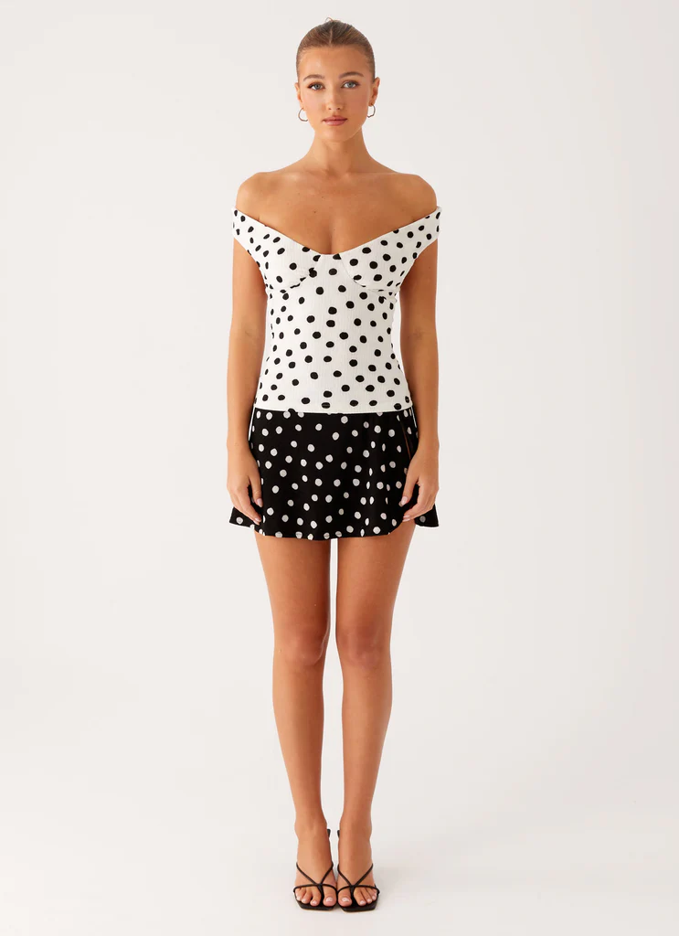 Top Rylie - Pointes noires sur fond blanc