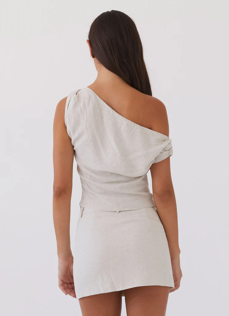 Haut à une épaule en lin Marissa – Oatmeal Haut à une épaule en lin Marissa - Oatmeal
