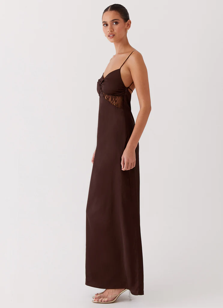 Robe maxi en satin à dentelle Dream Sight - Chocolat